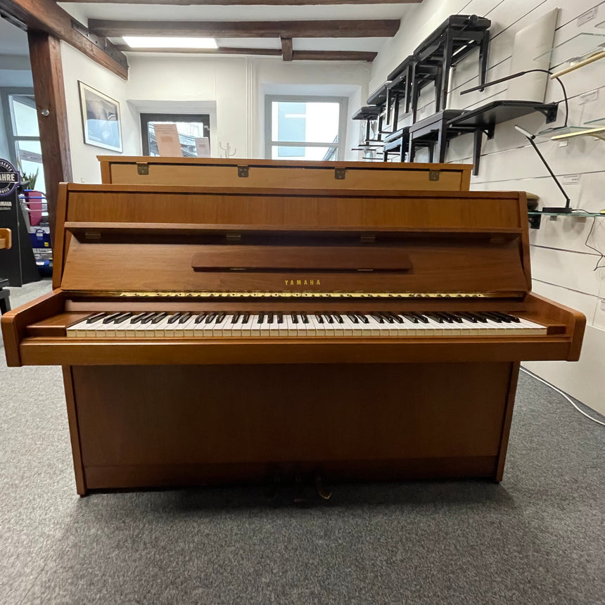 Yamaha upright piano M5J walnut Bj. 1984 (used)